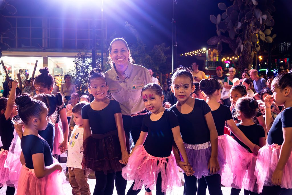 Promoting Care for Galápagos to Youth Through Dance and Art