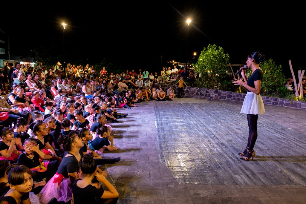 Promoting Care for Galápagos to Youth Through Dance and Art