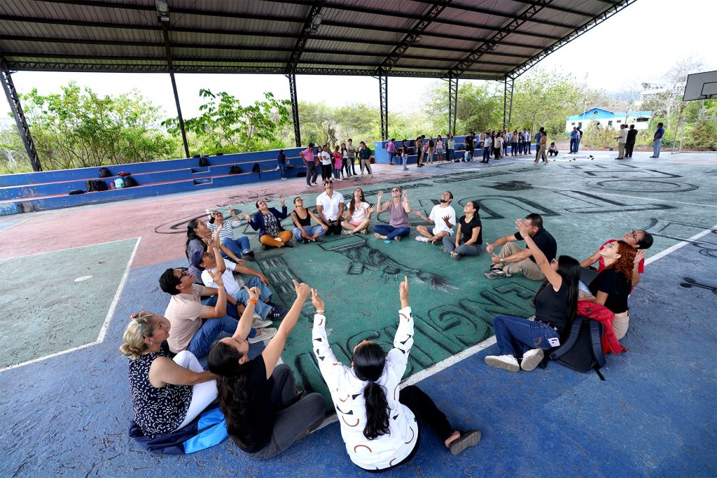 Maestros de Galápagos fortalecen sus habilidades de enseñanza a través del Décimo Cuarto Instituto Docente