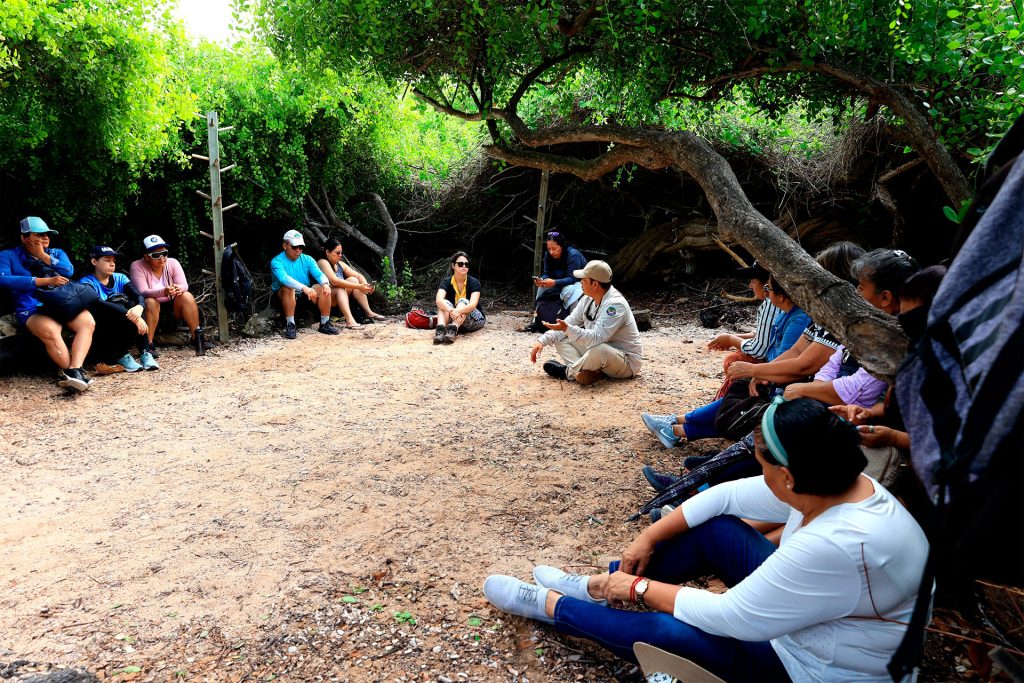Maestros de Galápagos fortalecen sus habilidades de enseñanza a través del Décimo Cuarto Instituto Docente
