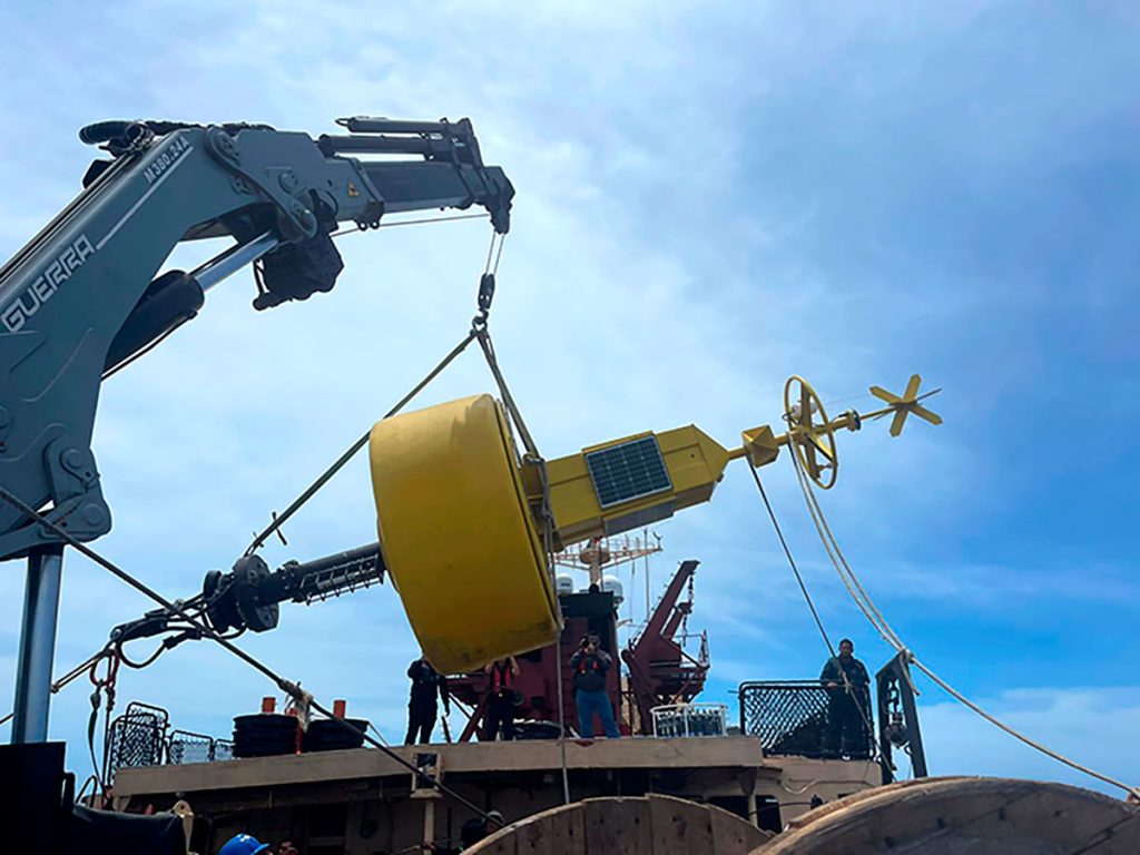 INOCAR Strengthens Galápagos Research with a New Oceanographic Buoy to Monitor El Niño