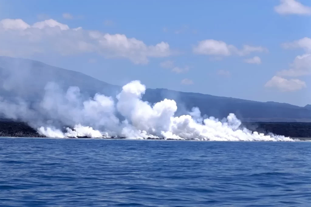 Lava from La Cumbre Volcano Eruption has Reached the Sea