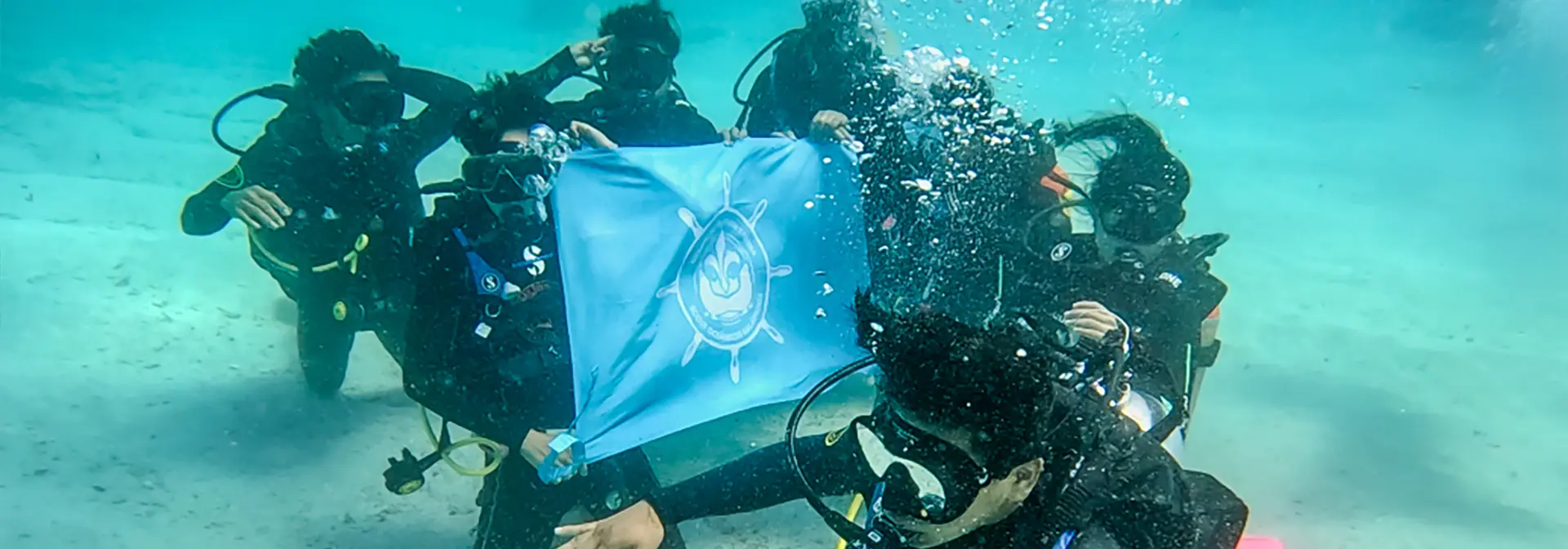 Jóvenes Scouts Protegiendo los Ecosistemas Marinos de Galápagos