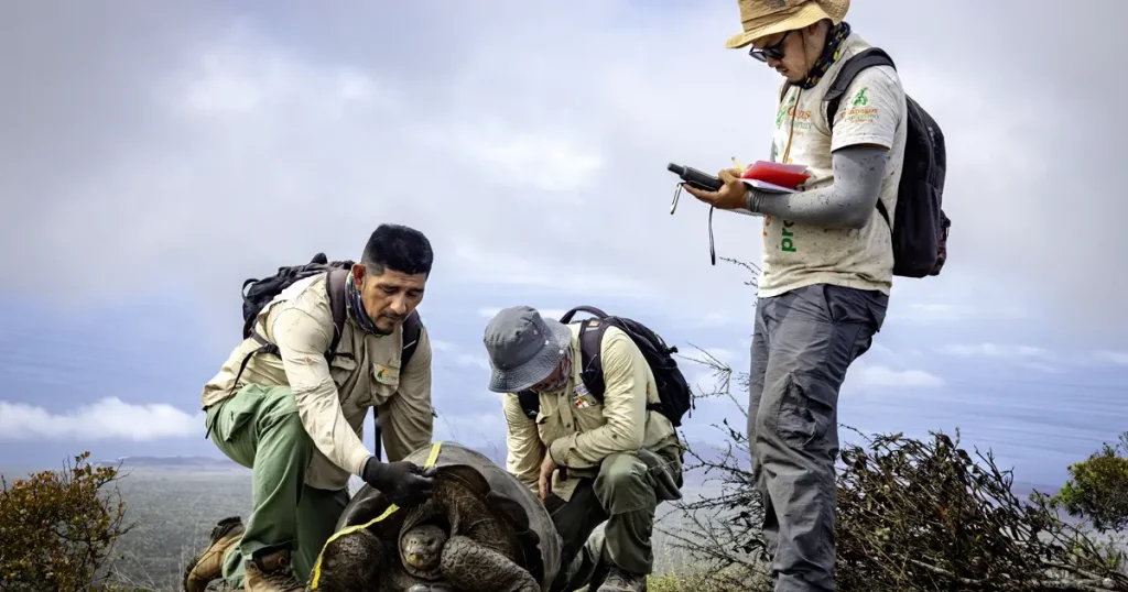 Science with a Galápagos Accent